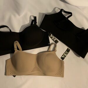 3 VSX Featherweight Medium Sports Bra in Black and Cream